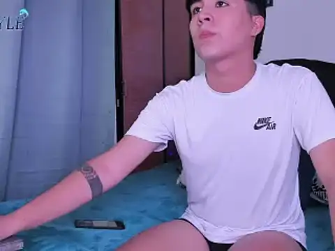 Snapshot of amon_kyle chatting on February 26, 7:05 pm amon kyle online show from February 26, 7:05 pm