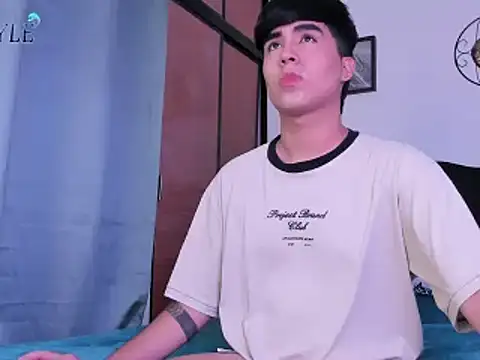 Snapshot of amon_kyle chatting on March 4, 3:44 am amon kyle online show from March 4, 3:44 am