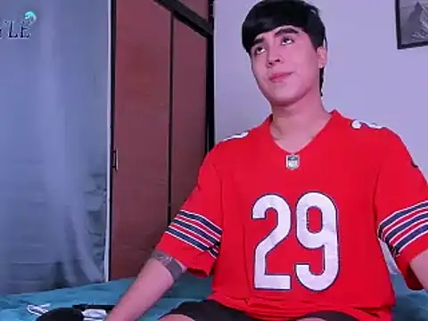 Snapshot of amon_kyle chatting on March 9, 3:43 am amon kyle online show from March 9, 3:43 am