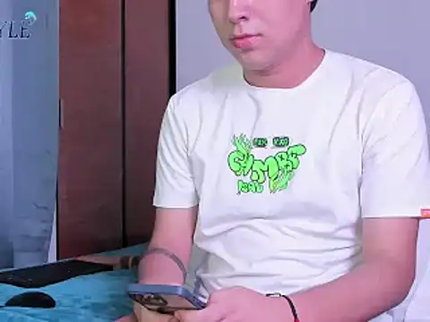 Snapshot of amon_kyle chatting on March 14, 9:35 am amon kyle online show from March 14, 9:35 am