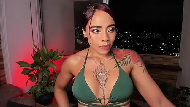 Snapshot of emilyfitness chatting on October 13, 3:50 am emilyfitness online show from October 13, 3:50 am