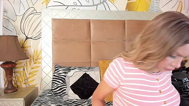 amazing dolltsx online show from December 6, 7:12 pm