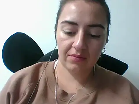  karlie kloss  online show from January 17, 12:42 am