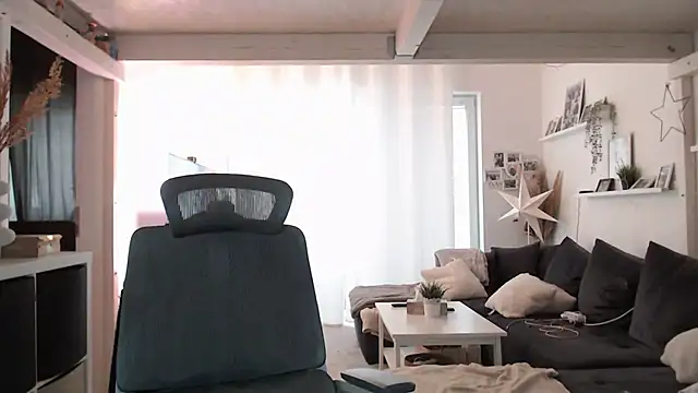 IntiMia online show from February 9, 8:18 am