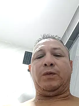 Snapshot of luchoarr chatting on March 4, 10:49 pm luchoarr online show from March 4, 10:49 pm