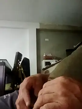 Snapshot of luchoarr chatting on February 7, 3:10 am luchoarr online show from February 7, 3:10 am