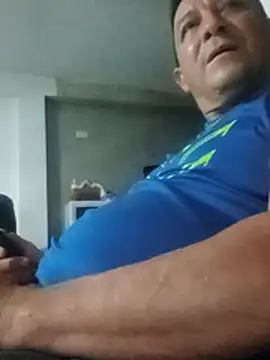 Snapshot of luchoarr chatting on February 12, 3:23 am luchoarr online show from February 12, 3:23 am