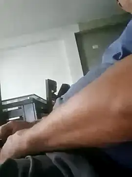 Snapshot of luchoarr chatting on February 19, 3:02 am luchoarr online show from February 19, 3:02 am