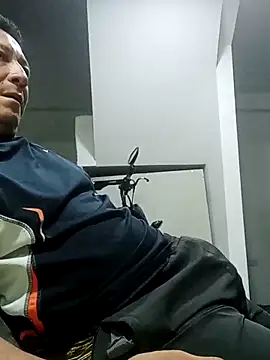 Snapshot of luchoarr chatting on February 25, 11:47 pm luchoarr online show from February 25, 11:47 pm