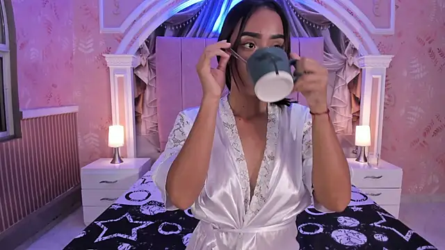 Snapshot of sheyla_sweet18 chatting on December 18, 10:57 pm sheyla sweet18 online show from December 18, 10:57 pm