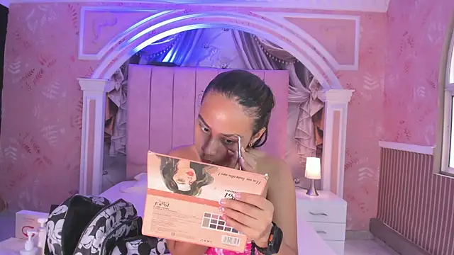 Snapshot of sheyla_sweet18 chatting on February 1, 4:00 pm sheyla sweet18 online show from February 1, 4:00 pm