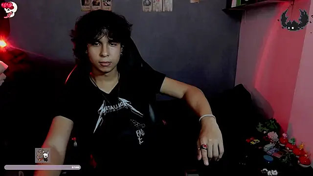 Snapshot of kairozz chatting on December 19, 1:07 am kairozz online show from December 19, 1:07 am