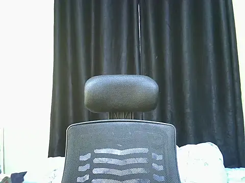 Snapshot of Horny-slut_ chatting on September 18, 5:53 am Horny-slut online show from September 18, 5:53 am
