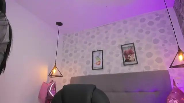 nicole  parker1 online show from March 30, 5:36 pm