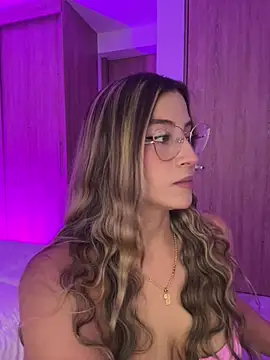 Issabela G1 online show from February 3, 1:04 am