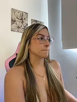 Issabela G1 online show from April 14, 5:30 pm