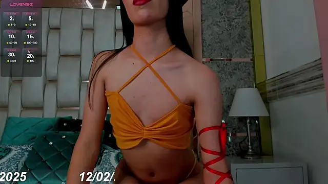 Snapshot of Bylie_Hills chatting on February 12, 9:01 pm Bylie Hills online show from February 12, 9:01 pm