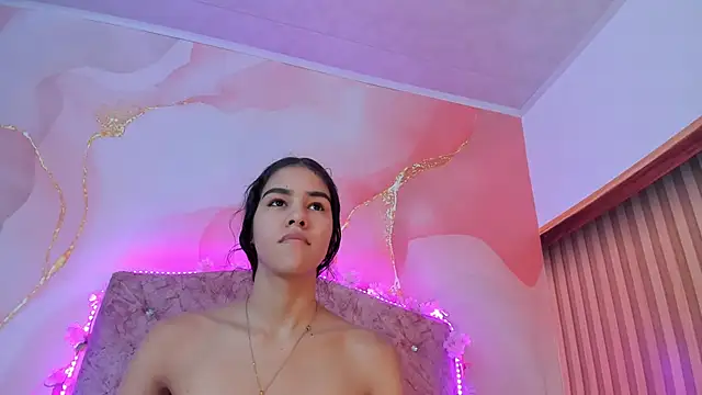 Snapshot of Bella__sweet chatting on March 7, 6:43 pm Bella sweet online show from March 7, 6:43 pm