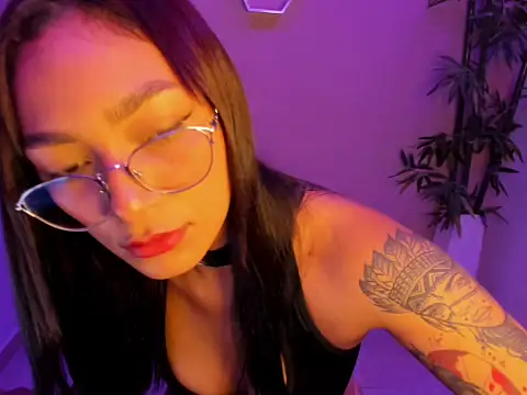 ASIAM BRUNET online show from March 24, 1:49 pm