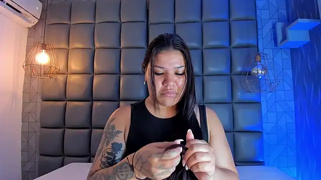 Snapshot of mile_uribe chatting on March 6, 2:09 am mile uribe online show from March 6, 2:09 am