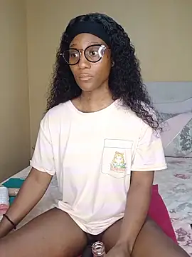 Snapshot of Lucy_Blacksilk chatting on June 6, 10:09 am Lucy Blacksilk online show from June 6, 10:09 am