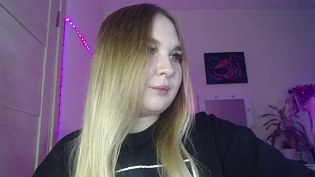 Snapshot of Greeenfriends6969 chatting on December 27, 7:57 pm Greeenfriends6969 online show from December 27, 7:57 pm