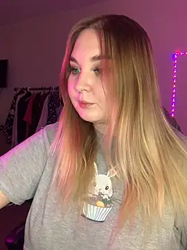 Snapshot of Greeenfriends6969 chatting on February 9, 7:41 pm Greeenfriends6969 online show from February 9, 7:41 pm