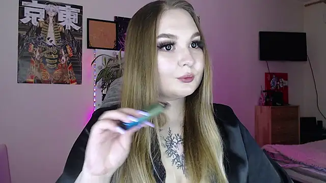 Snapshot of Greeenfriends6969 chatting on November 9, 8:40 pm Greeenfriends6969 online show from November 9, 8:40 pm