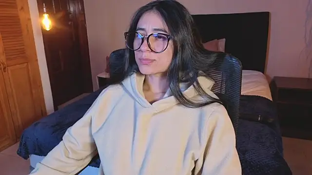 ChloeTurner  online show from February 27, 9:15 pm