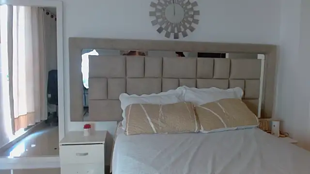 zoecruzz online show from January 18, 1:51 pm