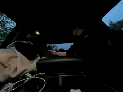 Snapshot of skittlez82 chatting on October 24, 1:24 am skittlez82 online show from October 24, 1:24 am