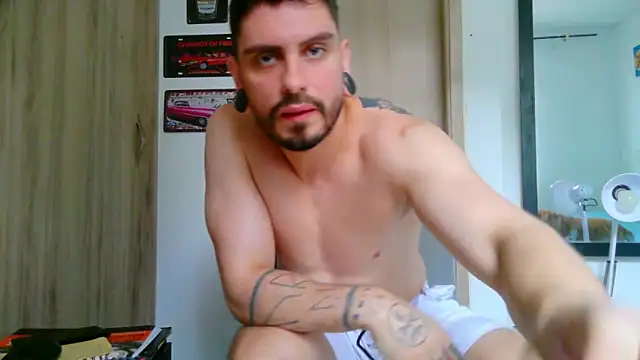 Aaron kwok28 online show from April 12, 6:35 pm