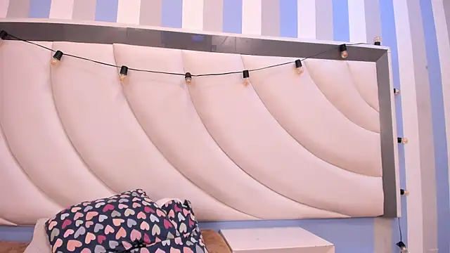 BritneyCollins online show from April 18, 7:18 pm