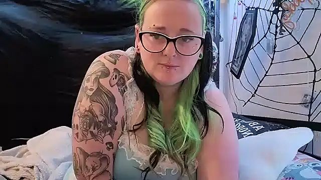 Snapshot of Bunny_Cummings chatting on February 22, 10:41 pm Bunny Cummings online show from February 22, 10:41 pm