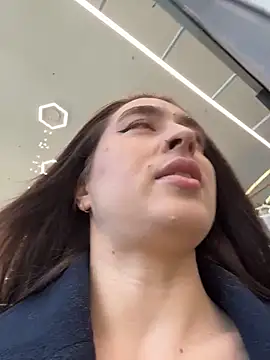 Holly Play online show from April 10, 7:13 am