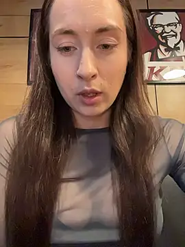 Snapshot of Holly_Play chatting on July 4, 9:59 am Holly Play online show from July 4, 9:59 am