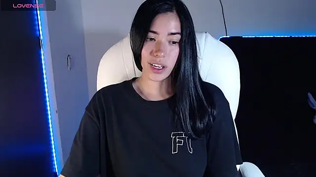 LESLIEBLACK  online show from March 7, 11:16 pm