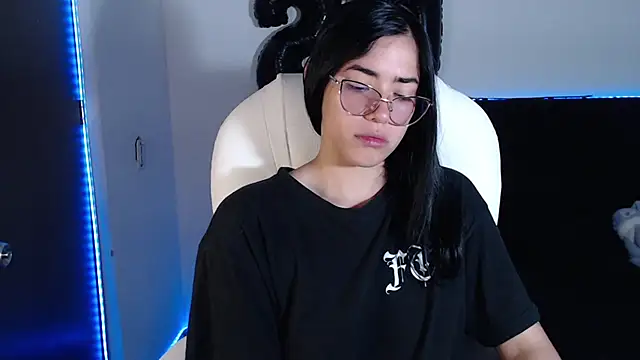 LESLIEBLACK  online show from March 12, 2:09 am