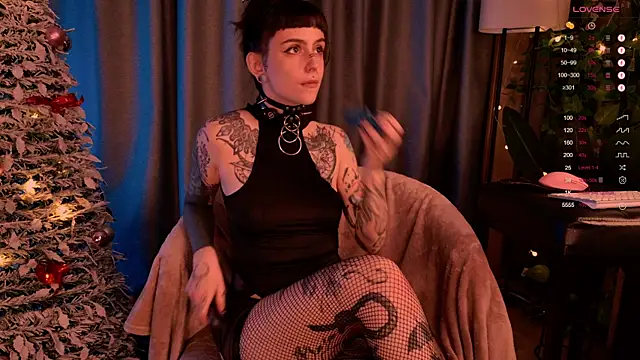 MichaellaMoon online show from December 29, 11:39 pm