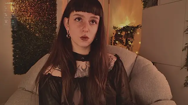 Snapshot of MichaellaMoon chatting on February 4, 4:13 pm MichaellaMoon online show from February 4, 4:13 pm