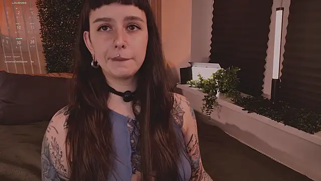 Snapshot of MichaellaMoon chatting on February 10, 6:23 pm MichaellaMoon online show from February 10, 6:23 pm