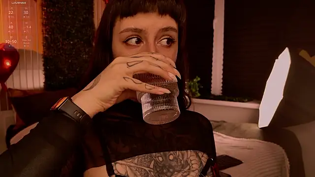 Snapshot of MichaellaMoon chatting on February 13, 7:10 pm MichaellaMoon online show from February 13, 7:10 pm