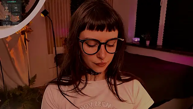 Snapshot of MichaellaMoon chatting on February 23, 6:38 pm MichaellaMoon online show from February 23, 6:38 pm