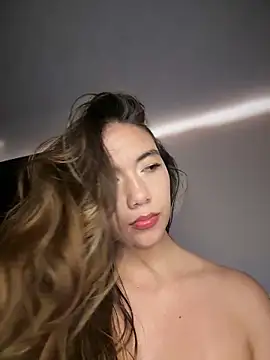 Snapshot of Iris_lee chatting on April 28, 2:27 am Iris lee online show from April 28, 2:27 am