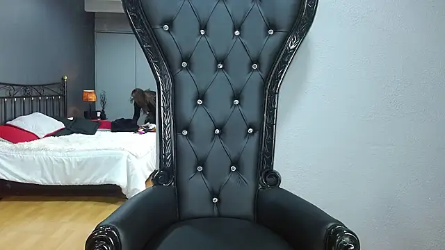 Snapshot of MelaniaKnauss chatting on December 5, 8:00 pm MelaniaKnauss online show from December 5, 8:00 pm