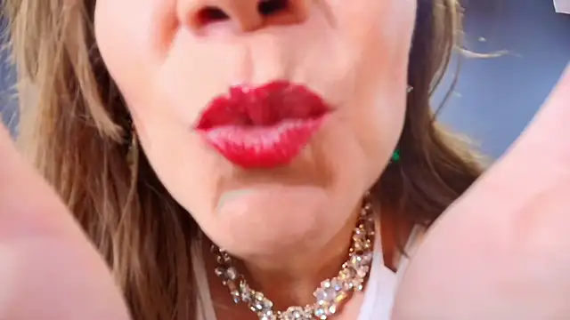 Snapshot of MelaniaKnauss chatting on January 13, 8:26 pm MelaniaKnauss online show from January 13, 8:26 pm