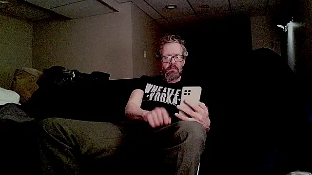 Snapshot of AronMellon76 chatting on March 3, 3:23 am AronMellon76 online show from March 3, 3:23 am