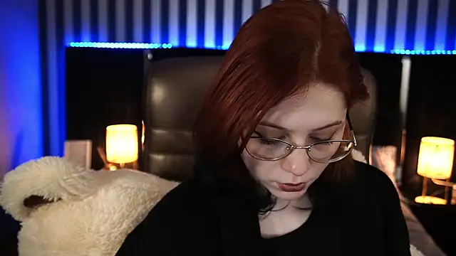Snapshot of Sasha_Exclusive chatting on February 24, 3:33 am Sasha Exclusive online show from February 24, 3:33 am