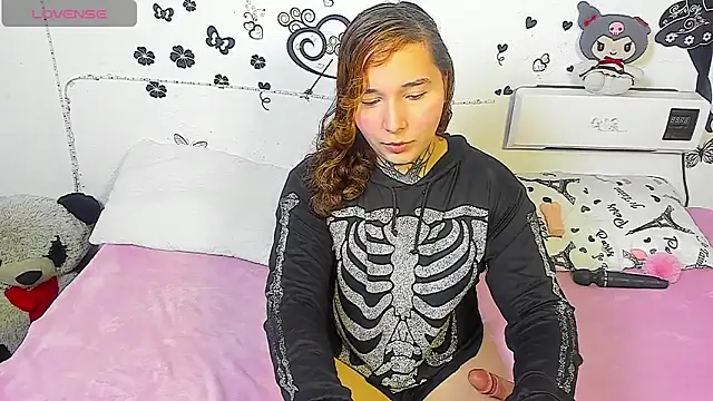 cutekat  online show from March 27, 3:45 am