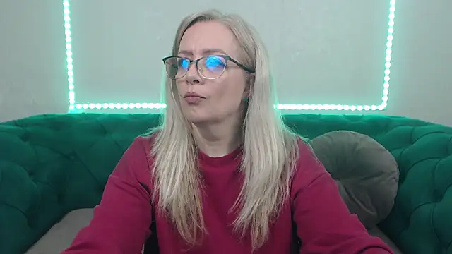 IvanaCharm online show from April 3, 3:15 am